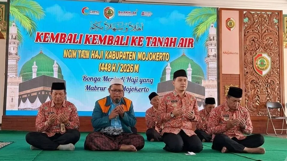 Mengawal Kepulangan Jemaah Haji: Cerita Ketertiban, Dedikasi Petugas, dan Nilai Sempurna di Pendopo Mojokerto Mengawal Kepulangan Jemaah Haji: Cerita Ketertiban, Dedikasi Petugas, dan Nilai Sempurna di Pendopo Mojokerto