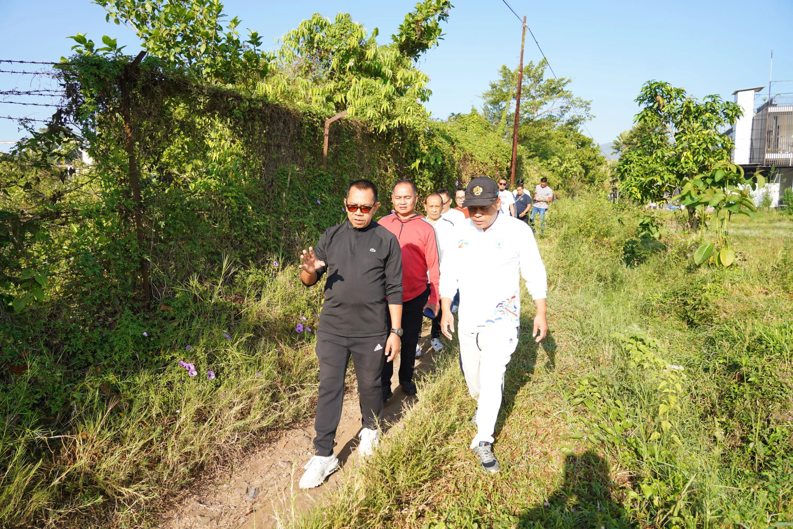 Jalan Pagi Seru ala Wali Kota Batu: Pantau Jalur Tani hingga Jajal Mesin Pelontar Tenis