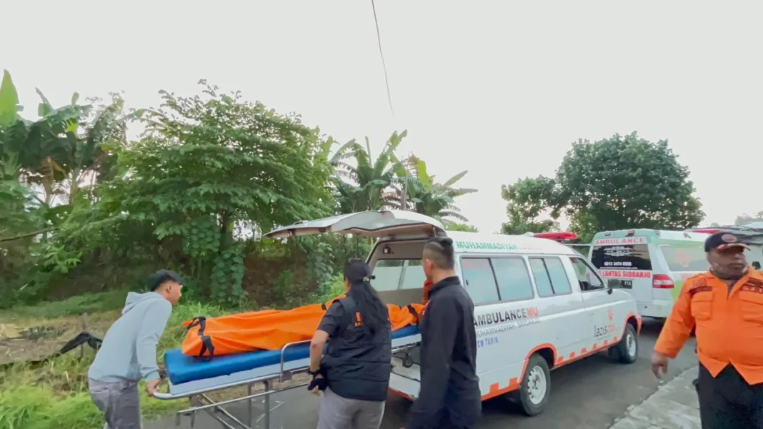 Dua Orang Pengendara Motor Jatuh Di Waduk Kalimati Berhasil Dievakuasi Tim SAR Gabungan