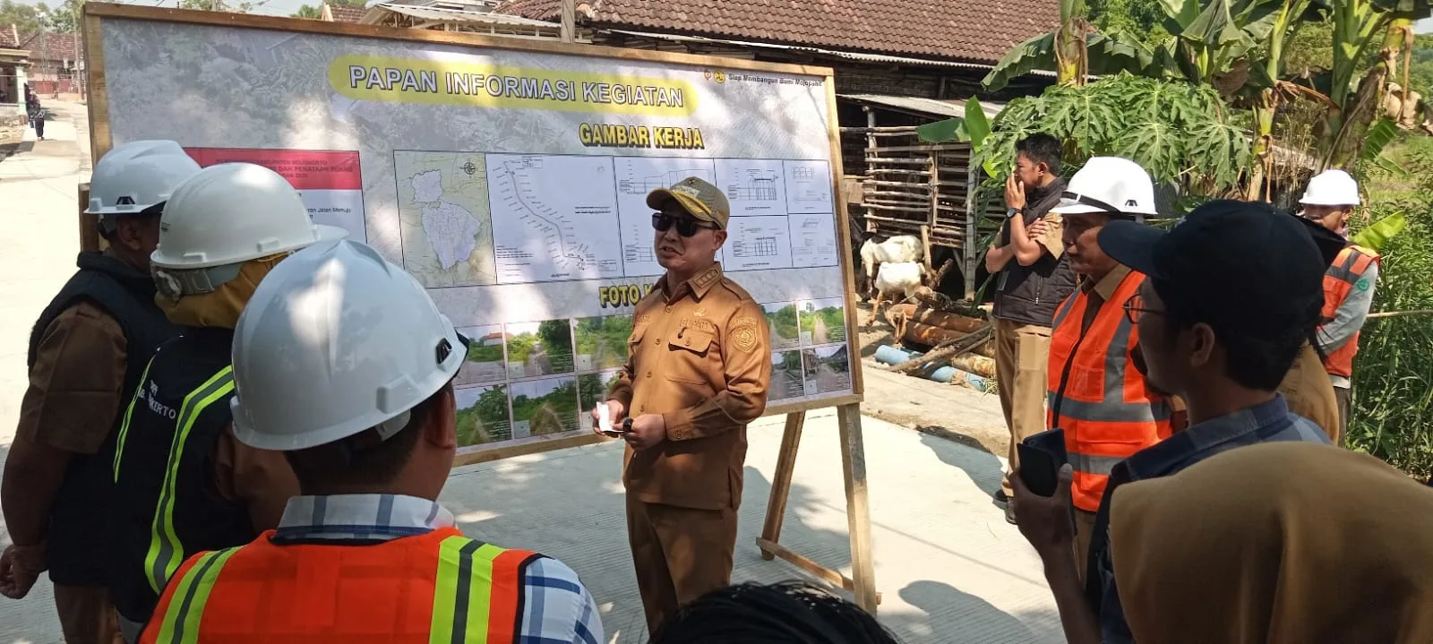 Bupati Mojokerto Cek Proyek Pembangunan Jalan Lakardowo Jetis, Begini Hasilnya