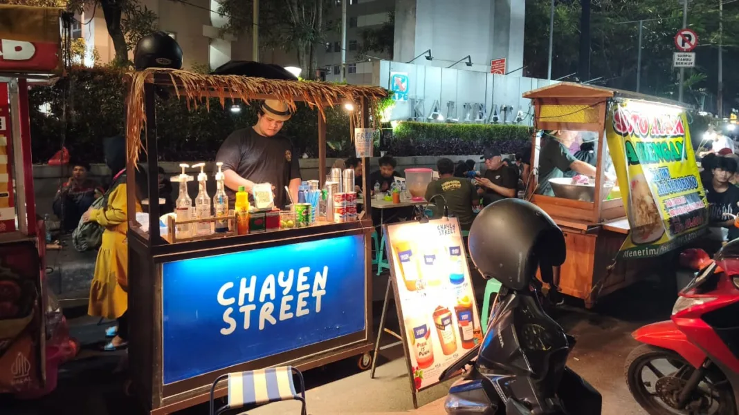 Dapur-Dapur Kecil Di Jalanan Ibukota – Iqbal Iqbal. Dapur-Dapur Kecil Di Jalanan Ibukota – Iqbal Iqbal.