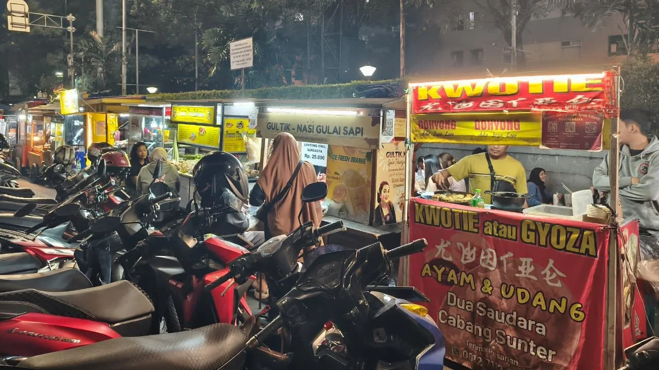 Dapur-Dapur Kecil Di Jalanan Ibukota – Iqbal Iqbal. Ibukota