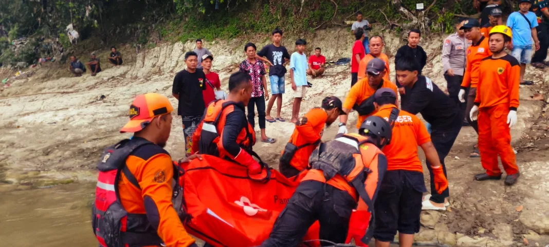 Korban Tenggelam di Sungai Bengawan Solo, Berhasil Ditemukan Tim SAR Gabungan Korban Tenggelam di Sungai Bengawan Solo, Berhasil Ditemukan Tim SAR Gabungan