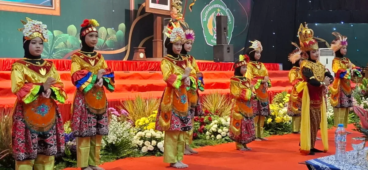 MIN 1 Kota Malang Gelar Prosesi Pisah Kenang dan Imtihan Kelas VI di Graha Cakra UM MIN 1 Kota Malang
