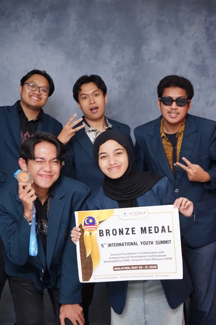 Bawa Konsep “Pulau Cerdas” ke Panggung Dunia, Mahasiswa FT UB Raih Juara di Malaysia Bawa Konsep “Pulau Cerdas” ke Panggung Dunia, Mahasiswa FT UB Raih Juara di Malaysia