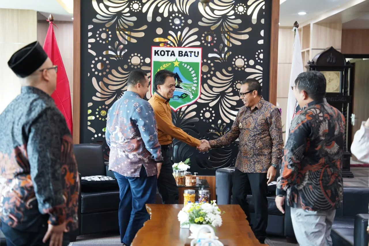 Gandeng FIA UB, Wali Kota Batu Berharap Mahasiswa KKN Beri Inovasi untuk Pembangunan Desa Wali Kota Batu