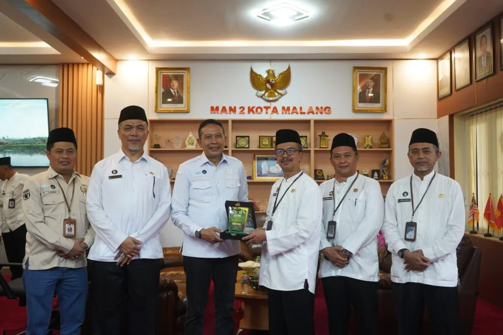 MAN 2 Kota Malang Tanamkan Nilai Inklusif Lewat Lebaran Yatim dan Penyandang Disabilitas MAN 2 Kota Malang Tanamkan Nilai Inklusif Lewat Lebaran Yatim dan Penyandang Disabilitas
