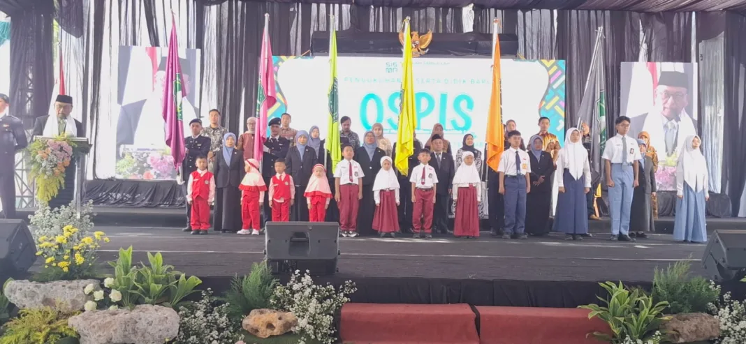 Prof. Ibrahim Bafadal Kukuhkan 681 Siswa Baru Sekolah Sabilillah, Tanamkan Karakter Penuh Cinta Prof. Ibrahim Bafadal Kukuhkan 681 Siswa Baru Sekolah Sabilillah, Tanamkan Karakter Penuh Cinta