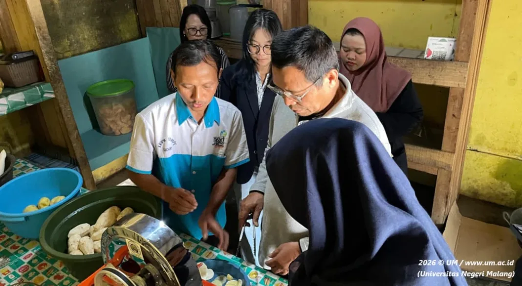 Inovasi TTG UM: Dorong UMKM Desa Wonosari Naik Kelas Lewat Alat Pemotong Keripik Modern Inovasi TTG UM: Dorong UMKM Desa Wonosari Naik Kelas Lewat Alat Pemotong Keripik Modern