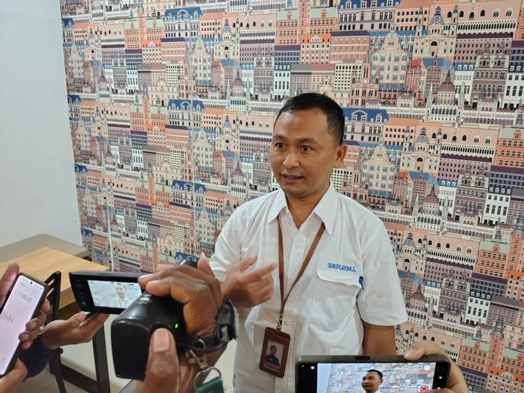 Peduli Lingkungan, SMK PGRI 3 Malang Bagikan 1.000 Tumbler pada Rangkaian MPLS Peduli Lingkungan, SMK PGRI 3 Malang Bagikan 1.000 Tumbler pada Rangkaian MPLS