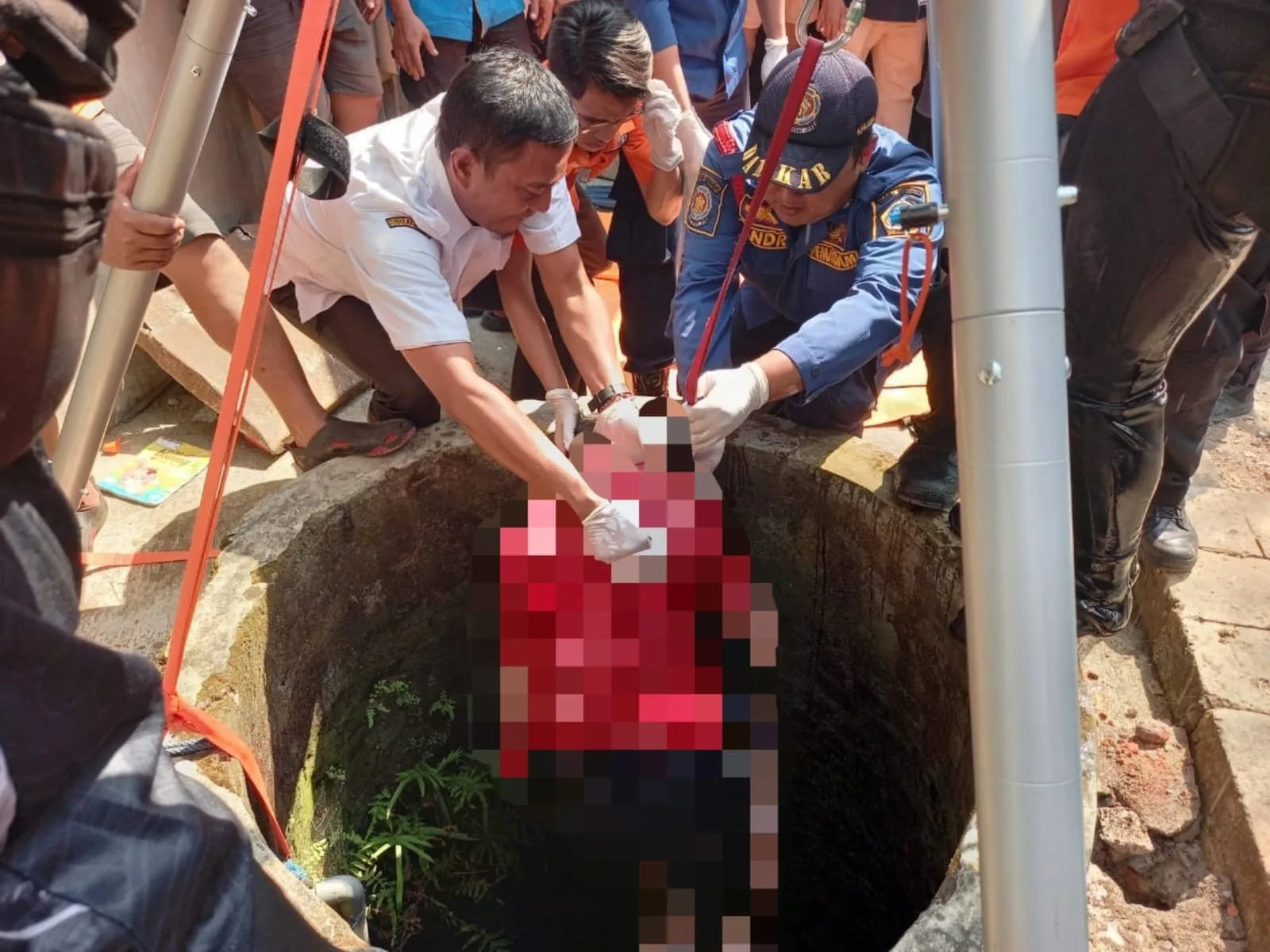 Lansia Tercebur Sumur di Gresik MD Dievakuasi SAR Gabungan