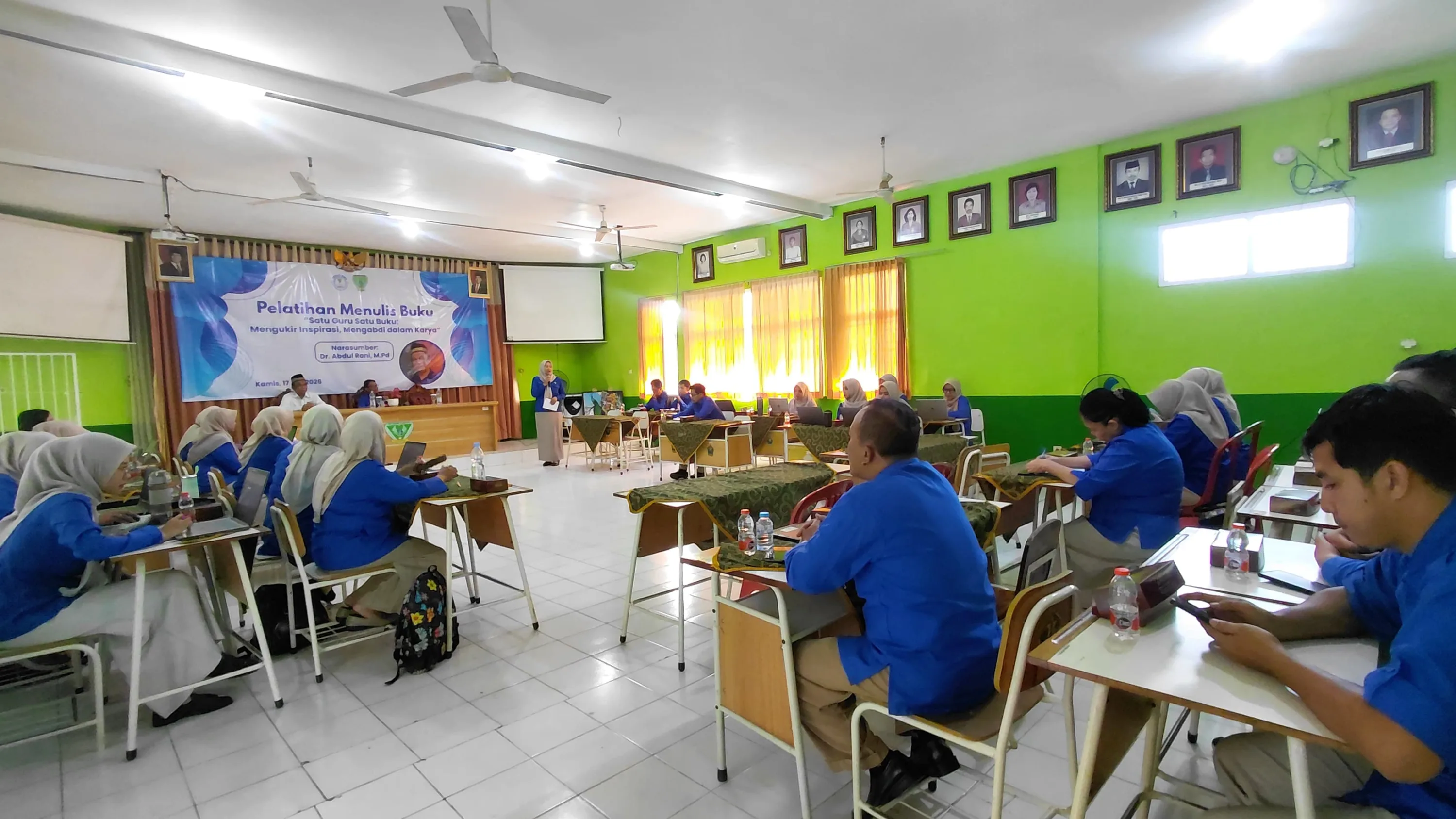 Satu Guru, Satu Buku, SMPN 13 Malang Dorong Guru Berkarya Lewat Pelatihan Penulisan Buku Ajar