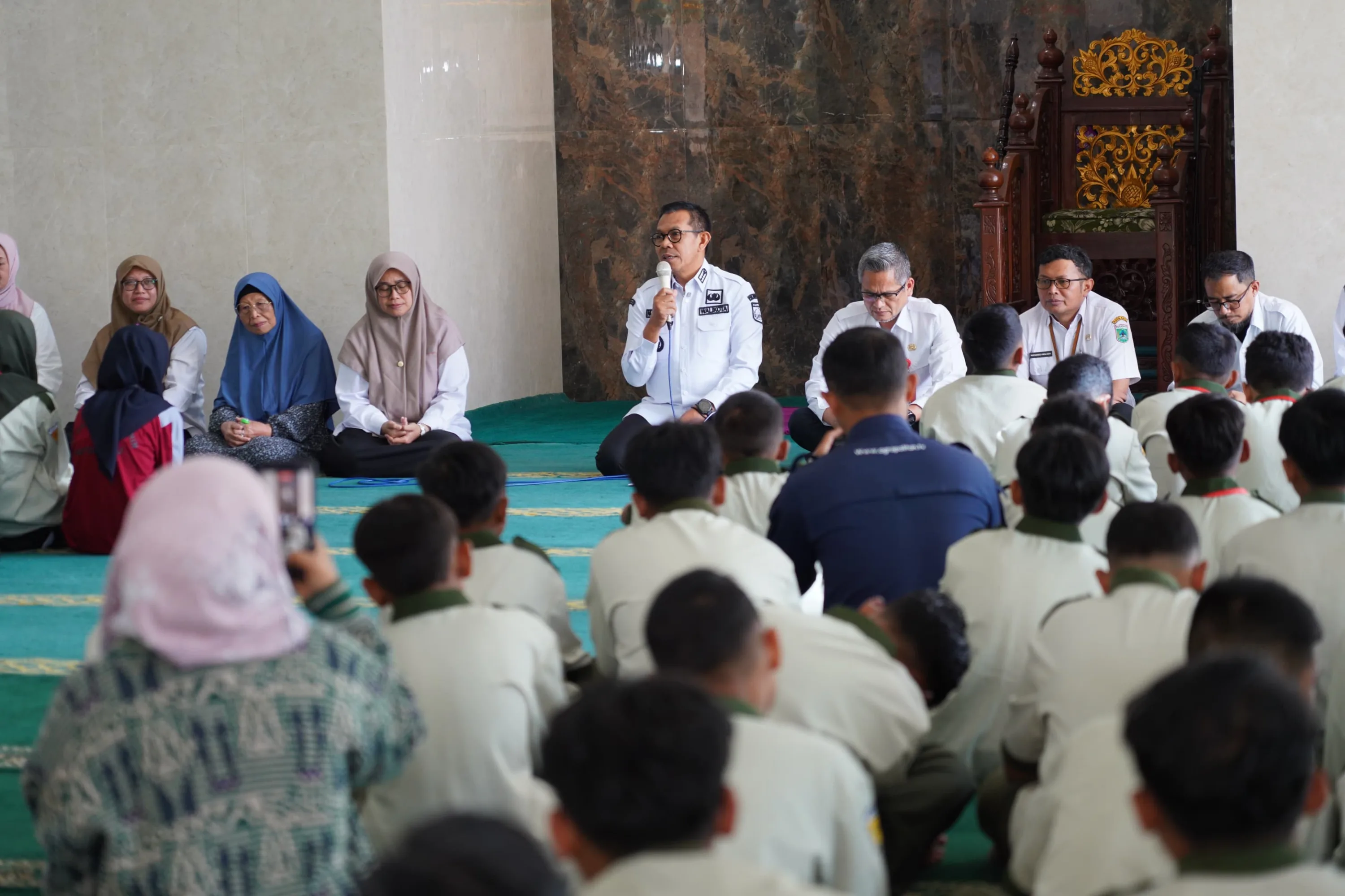 Suntikan Energi Toleransi dan Gizi Gratis, Cara Duet Pemimpin Baru Batu Dekati Pelajar