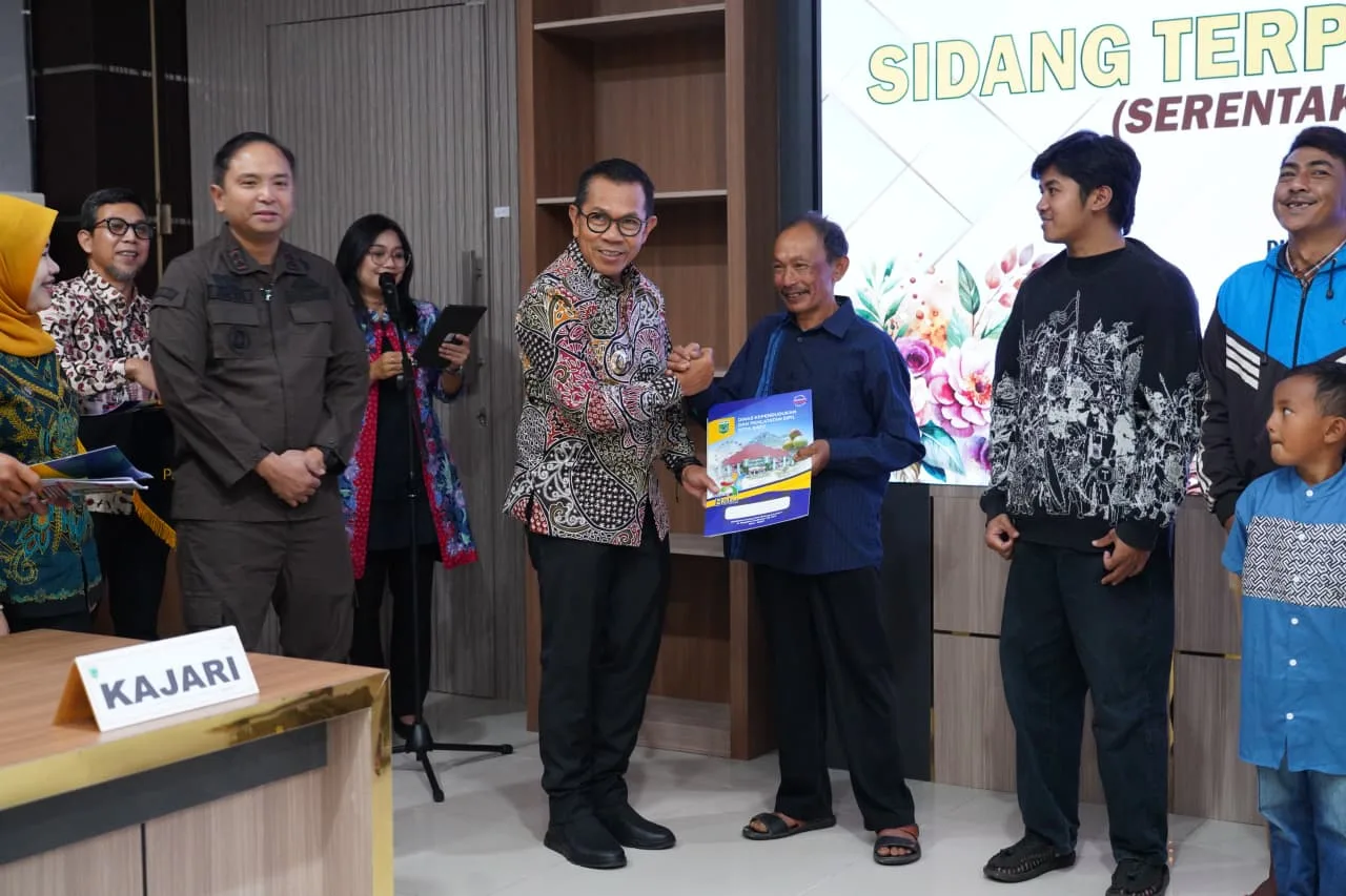 Pangkas Birokrasi Lewat ‘Batu SAE’, Cak Nur Gandeng APH Pastikan Anak-Anak Bebas Hambatan Administrasi