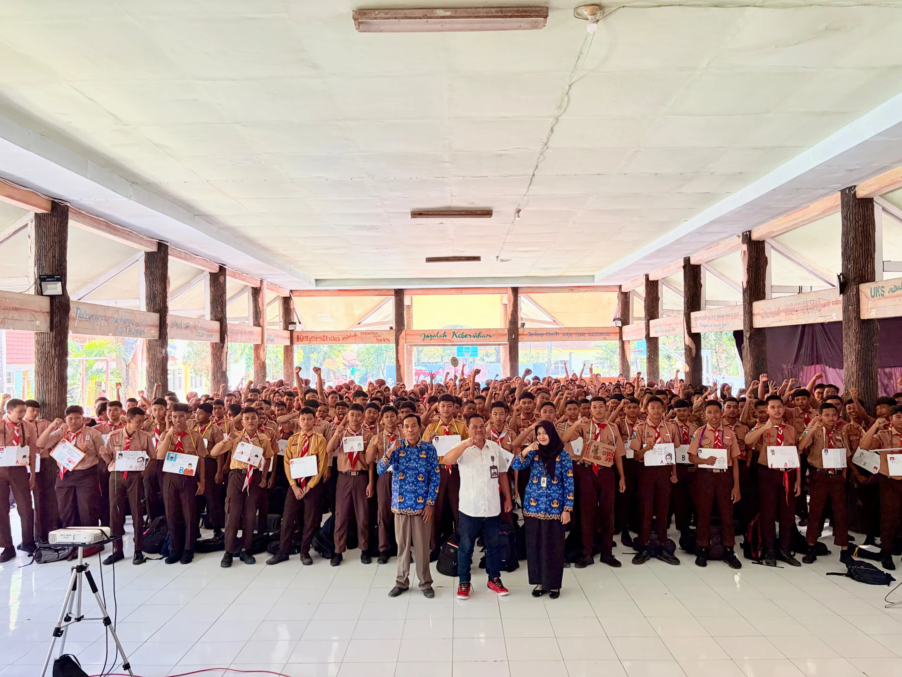 MPLS SMAN 1 Gondang, Bawaslu Kabupaten Mojokerto Terangkan Soal Pemilu hingga Pengawasan Partisipatif Untuk Pemilih Pemula
