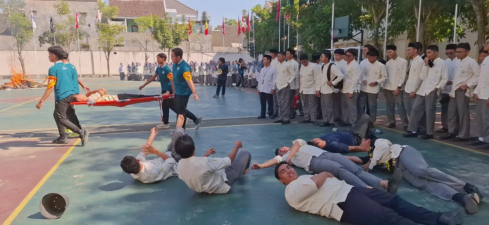 Gempar! SMAIS Membara dan Siswa Berjatuhan