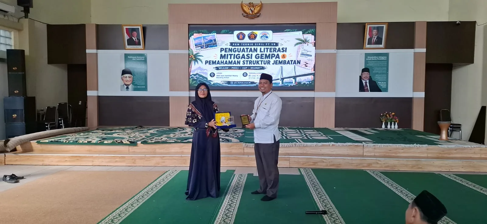 Gempar! SMAIS Membara dan Siswa Berjatuhan SMAIS