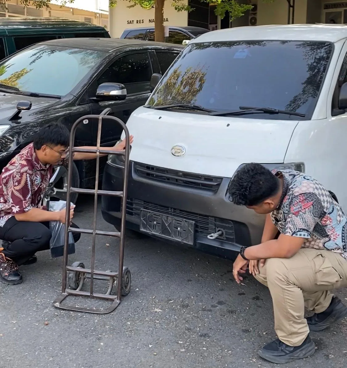 Gondol Ratusan Dus Mi Instan Pakai Jasa Ekspedisi, Pemuda Asal Gresik Berakhir di Jeruji Besi Polres Batu