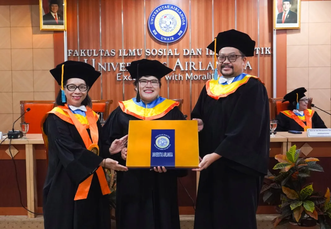 Dosen FISIP UNITRI Raih Gelar Doktor Cumlaude di UNAIR, Angkat Suara Perempuan dan Podcast di Indonesia Dosen FISIP UNITRI Raih Gelar Doktor Cumlaude di UNAIR, Angkat Suara Perempuan dan Podcast di Indonesia