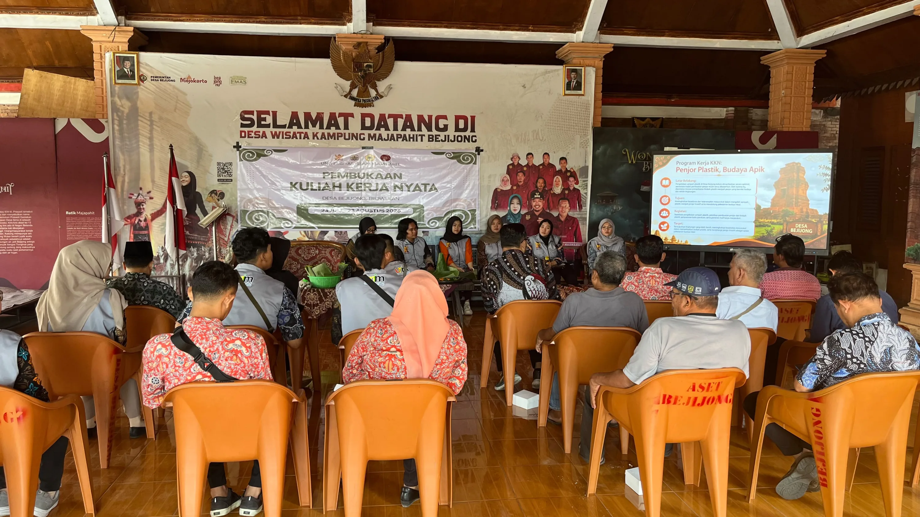 Usung Program Unggulan “Merti Desa Lestari”, KKN UNIM Mojokerto di Bejijong Trowulan Resmi Dibuka
