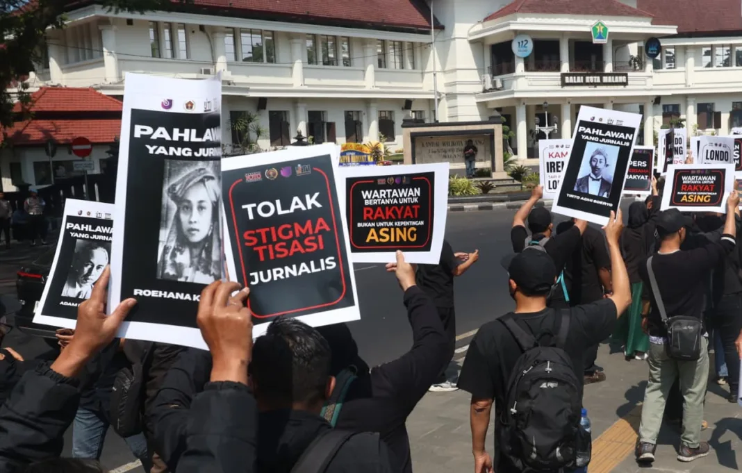 PFI Malang Tolak Stigmatisasi terhadap Profesi Jurnalis: Kritik Jurnalistik adalah Pilar Demokrasi PFI Malang Tolak Stigmatisasi terhadap Profesi Jurnalis: Kritik Jurnalistik adalah Pilar Demokrasi