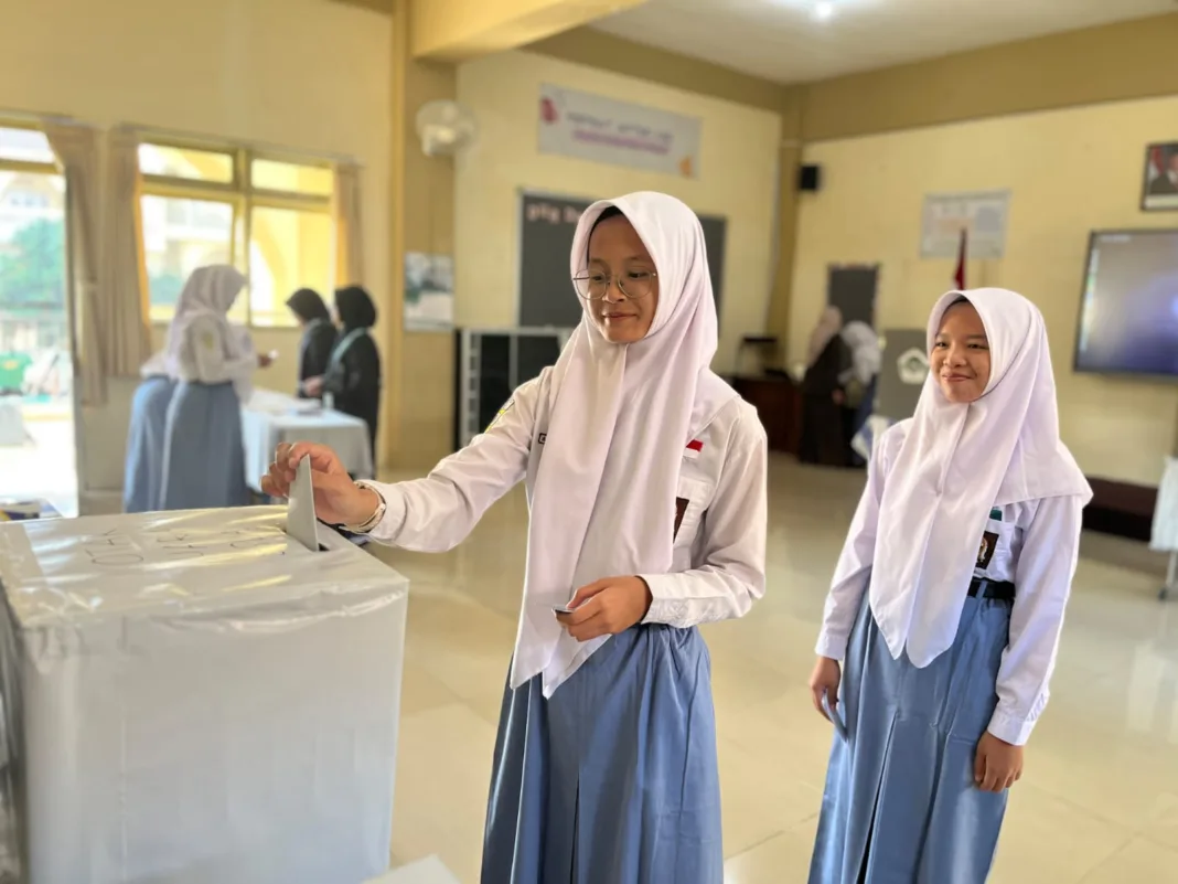 SMA Islam Sabilillah Gelar Pemilu BES ala KPU: Cara Asyik Belajar Demokrasi dan Integritas Sejak Dini SMA Islam Sabilillah Gelar Pemilu BES ala KPU: Cara Asyik Belajar Demokrasi dan Integritas Sejak Dini