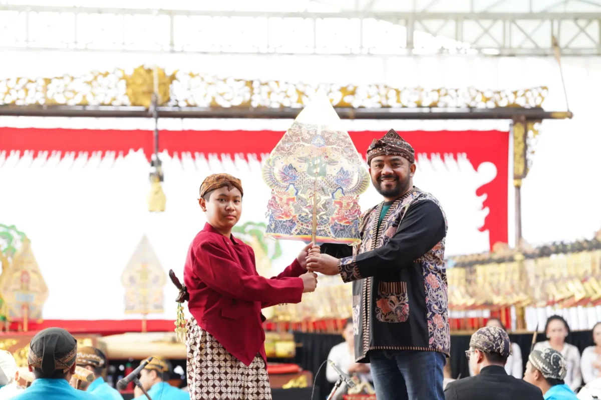 Di Tengah Gempuran Gadget, Dalang Muda Kota Batu Lahir, Ki Arghani Unjuk Gigi di Desa Giripurno!