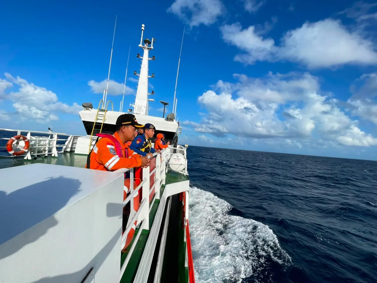 Hilang Kontak Sejak Sabtu, Kapal Nelayan Fatma Jaya 1 Diburu KN SAR 249 Permadi di Laut Bawean