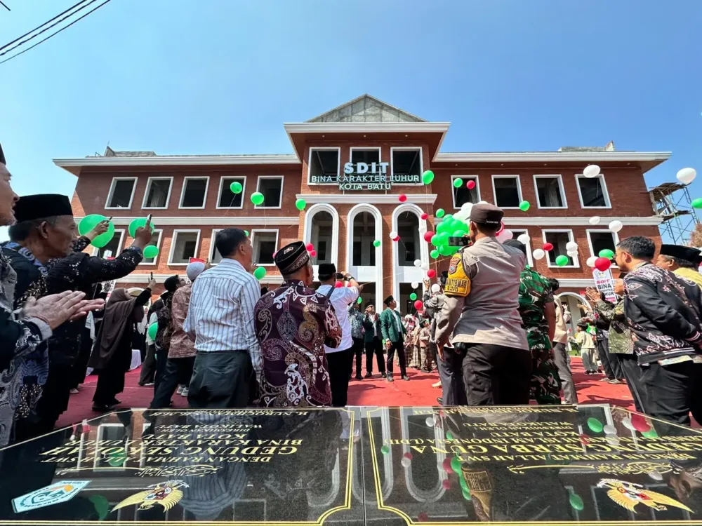 Resmikan SDIT Bina Karakter Luhur, Wali Kota Batu Sebut Pendirian Sekolah Adalah Investasi Peradaban SDIT