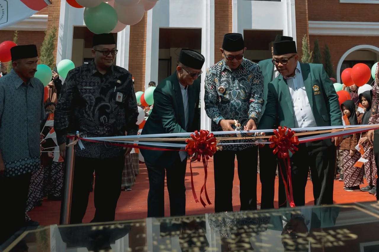 Resmikan SDIT Bina Karakter Luhur, Wali Kota Batu Sebut Pendirian Sekolah Adalah Investasi Peradaban