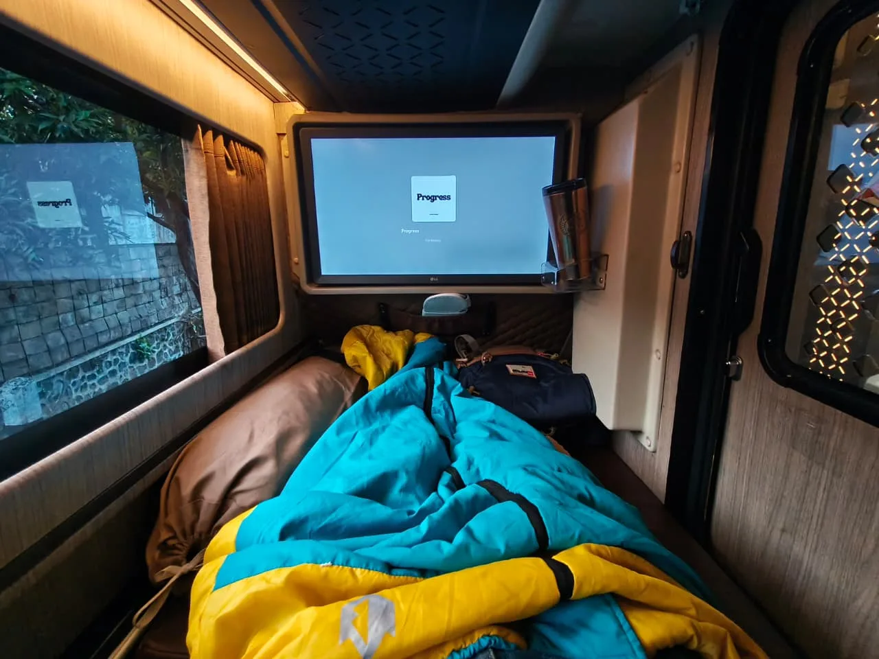 Menjajal Sleeper Bus Juragan 99 dari Malang ke Jakarta: Ketika Perjalanan Belasan Jam Berubah Menjadi Pengalaman Layaknya Hotel Berjalan Bus Juragan 99