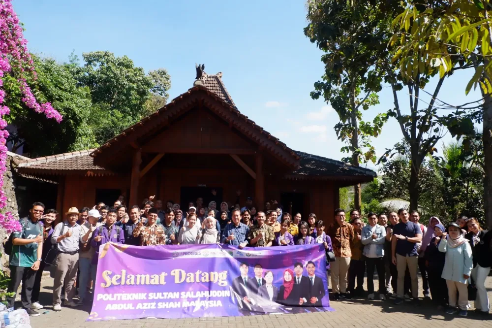 Aksi Nyata UNITRI dan Kampus Malaysia Sulap Wajah Dua Desa di Kabupaten Malang