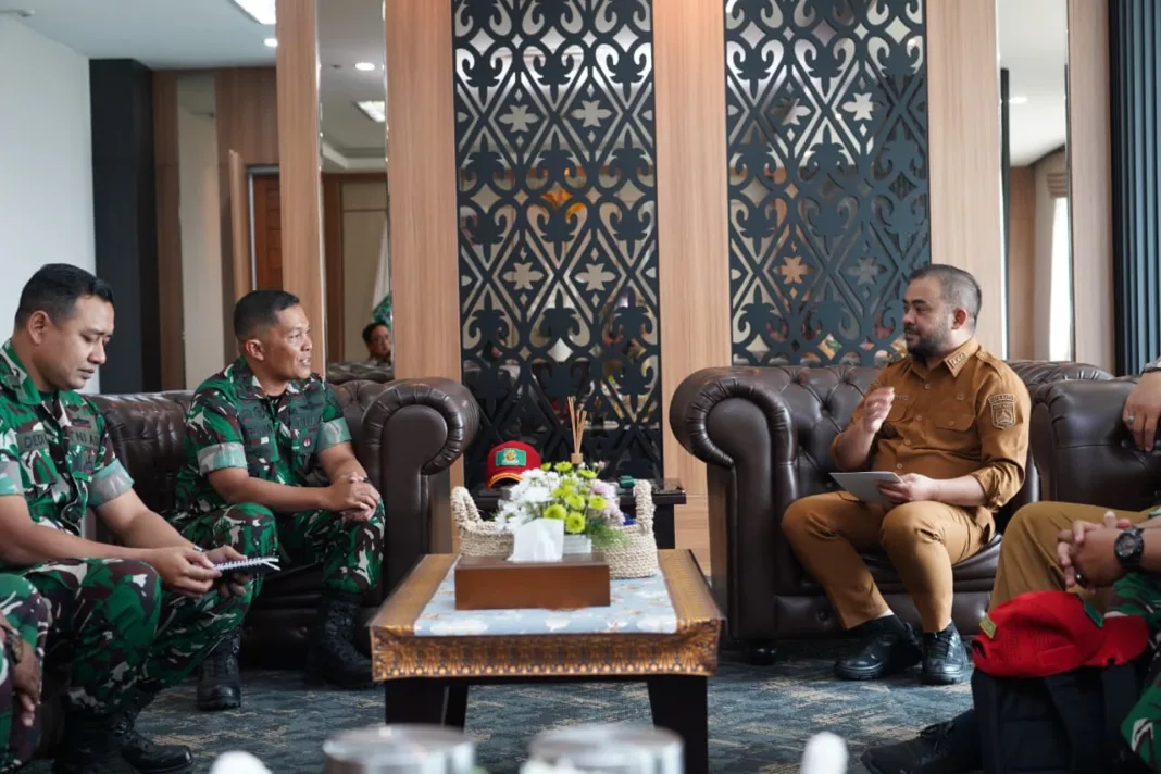 Pemkot Batu Dukung Kirab Wisuda Poltekad Kenalkan Tradisi Akademik kepada Masyarakat Pemkot Batu Dukung Kirab Wisuda Poltekad Kenalkan Tradisi Akademik kepada Masyarakat