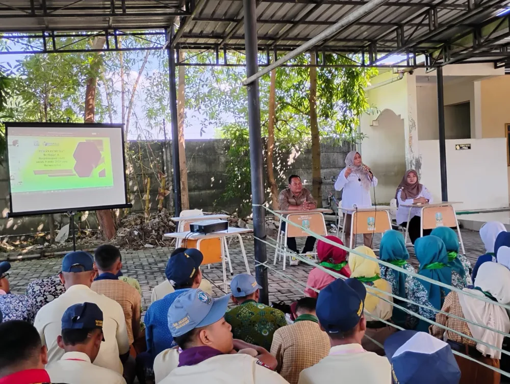 Bawaslu Kabupaten Mojokerto Beber Peran Krusial Pemilih Muda Saat MPLS SMKN 1 Mojoanyar