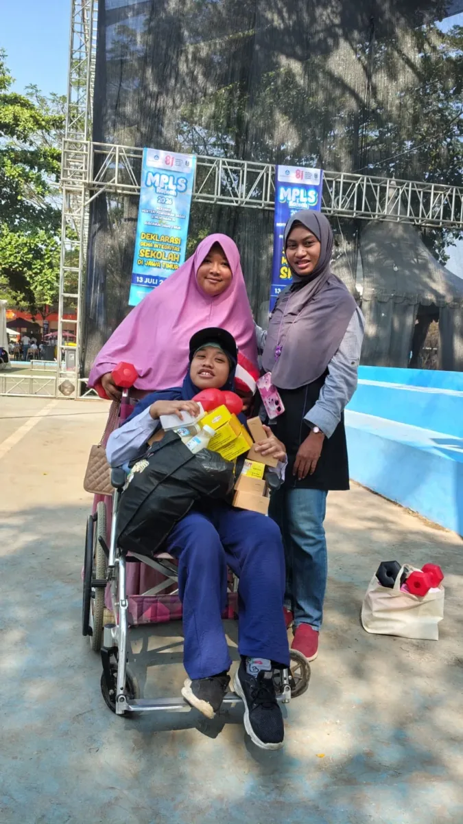 Perjuangan Ibu di Balik MPLS Ramah Nasional, Antar Putri Berkebutuhan Khusus Raih Hak Pendidikan Perjuangan Ibu di Balik MPLS Ramah Nasional, Antar Putri Berkebutuhan Khusus Raih Hak Pendidikan