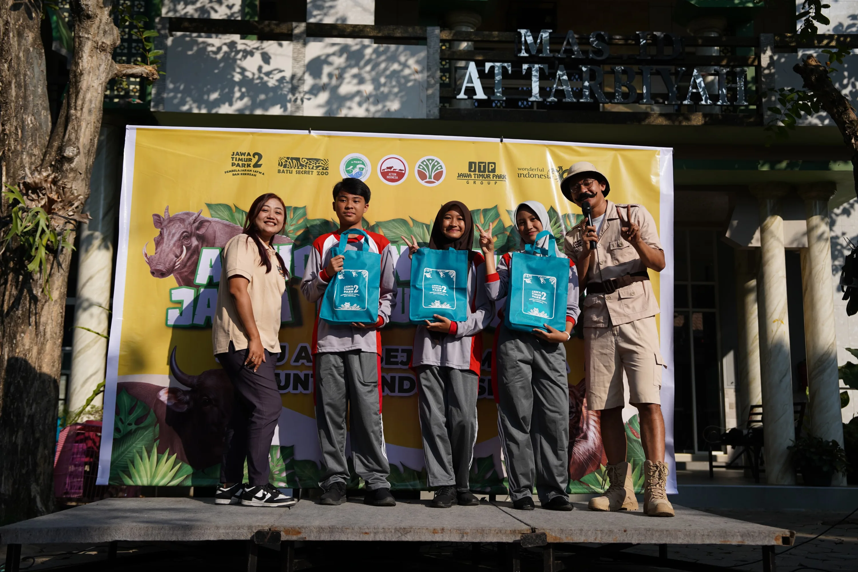 Edukasi Konservasi Satwa Endemik, Jatim Park 2 Gelar Kampanye Satwa Merdeka, Nusantara Terjaga di SMAN 1 Batu