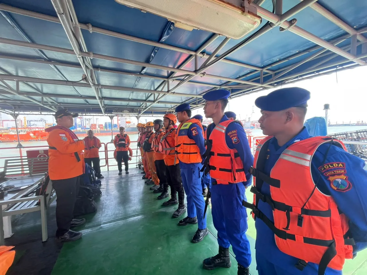 KMP Mutiara Santosa 2 Terbakar di Perairan Sumenep, Tim SAR Gabungan Gelar Operasi Evakuasi