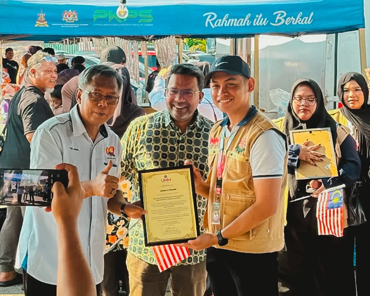 KKN Internasional UMM di Malaysia Dapat Apresiasi Ketua Kampung dan Anggota Dewan