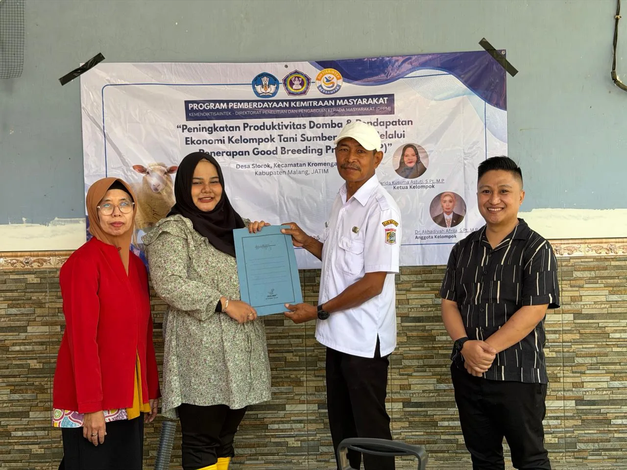 Dorong Produktivitas Domba dan Ekonomi Peternak, Tim Dosen UNITRI Terapkan Good Breeding Practice di Desa Slorok
