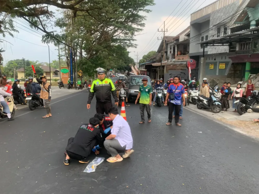 Pejalan Kaki Meninggal Dunia Usai Tertabrak Sepeda Motor di Jalan Raya Ir. Soekarno Batu