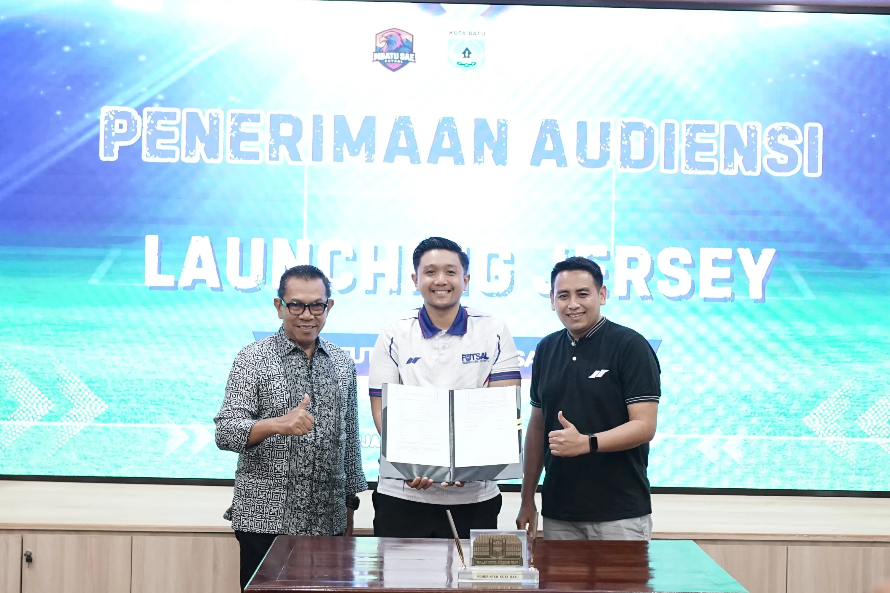 Siap Arungi Linus Jatim 2026, Tim Futsal Putri Mbatu Sae FC Resmi Launching Jersey Anyar di Balai Kota Mbatu Sae