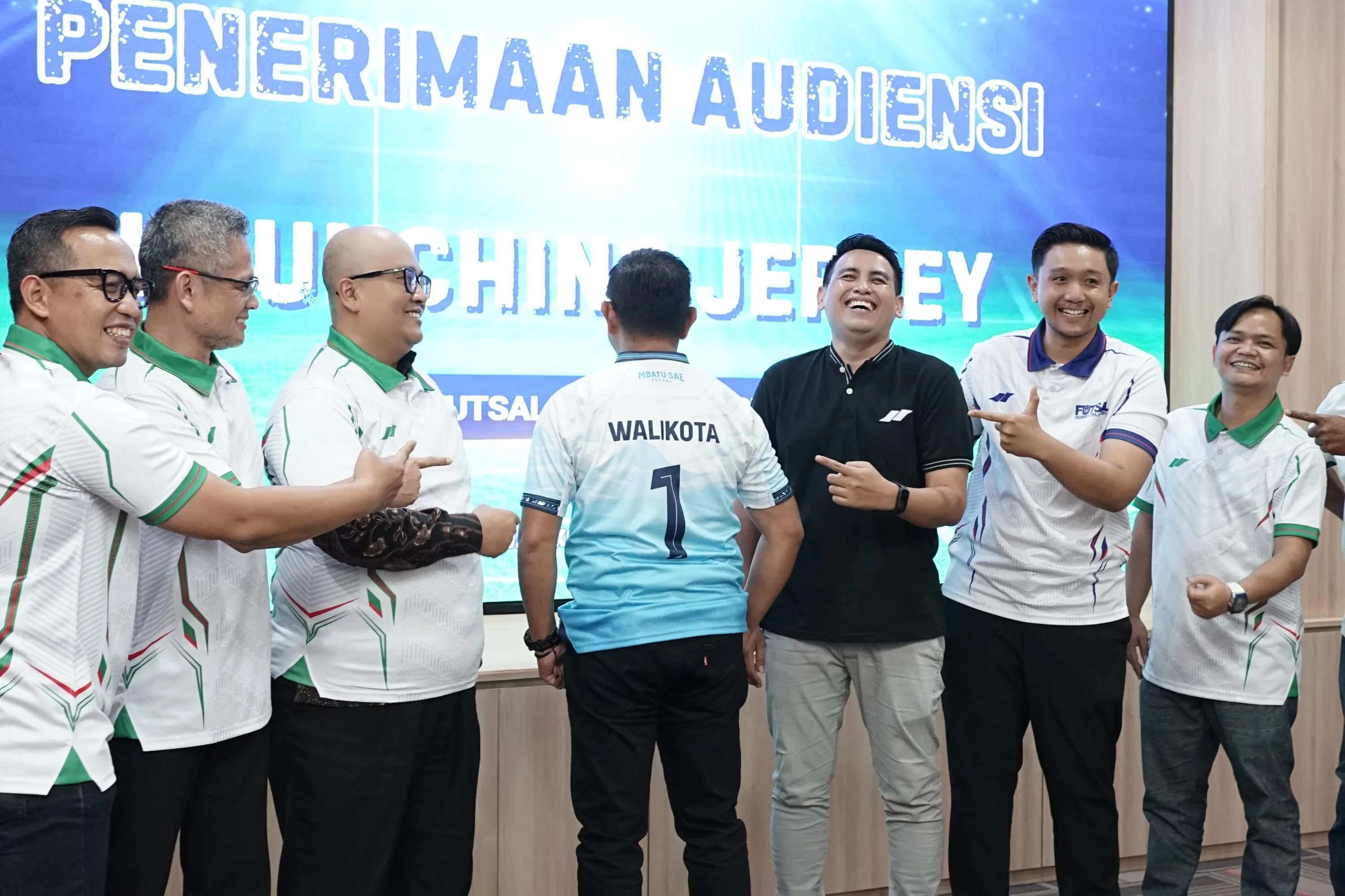 Siap Arungi Linus Jatim 2026, Tim Futsal Putri Mbatu Sae FC Resmi Launching Jersey Anyar di Balai Kota Mbatu Sae