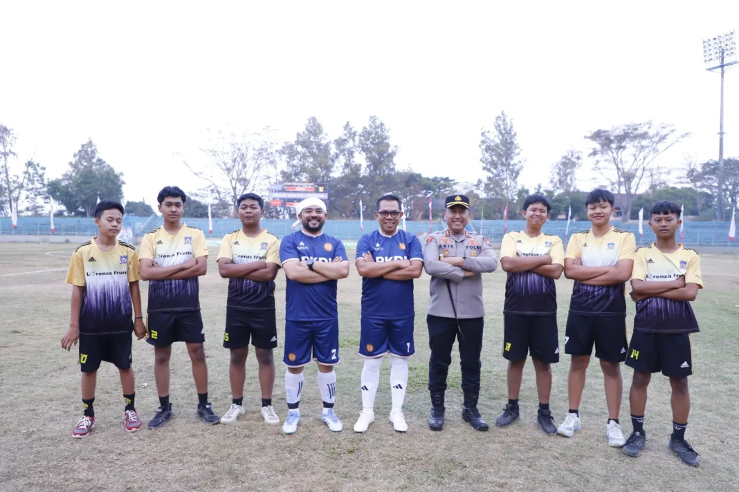 Bukan Cuma Nonton! Wali Kota & Wawali Batu Nekat Gantung Jas Turun Lapangan di PKDI Cup II 2026 Bukan Cuma Nonton! Wali Kota & Wawali Batu Nekat Gantung Jas Turun Lapangan di PKDI Cup II 2026
