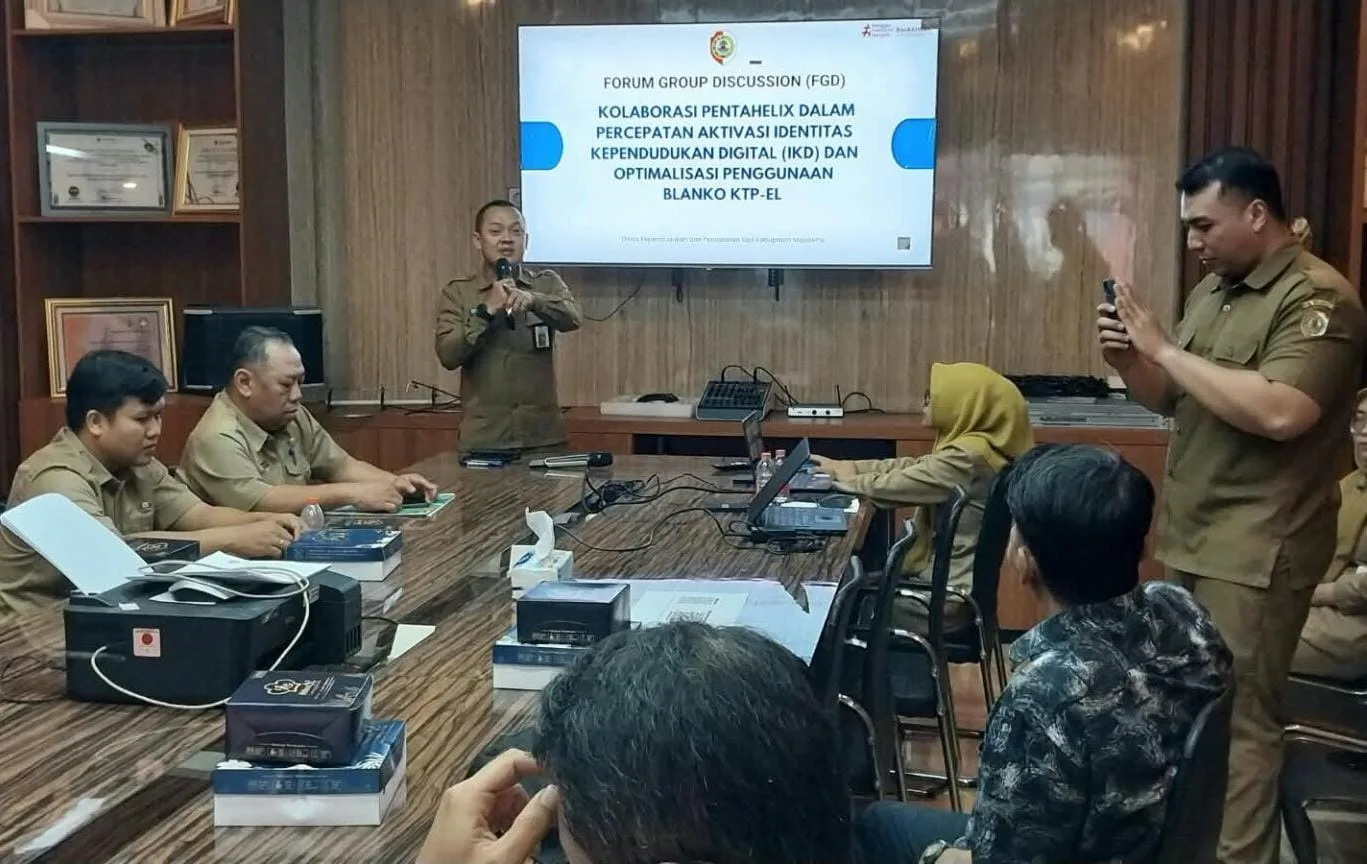 Dispendukcapil Kabupaten Mojokerto Gulirkan Uji Coba Layanan Malam Hari, Fokus Rekam KTP Elektronik dan Aktivasi IKD
