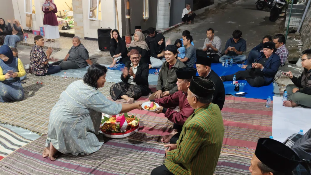 Penuh Kekeluargaan, Warga RT 5 Puri Indah Batu Gelar Malam Tirakatan HUT ke-81 RI Penuh Kekeluargaan, Warga RT 5 Puri Indah Batu Gelar Malam Tirakatan HUT ke-81 RI
