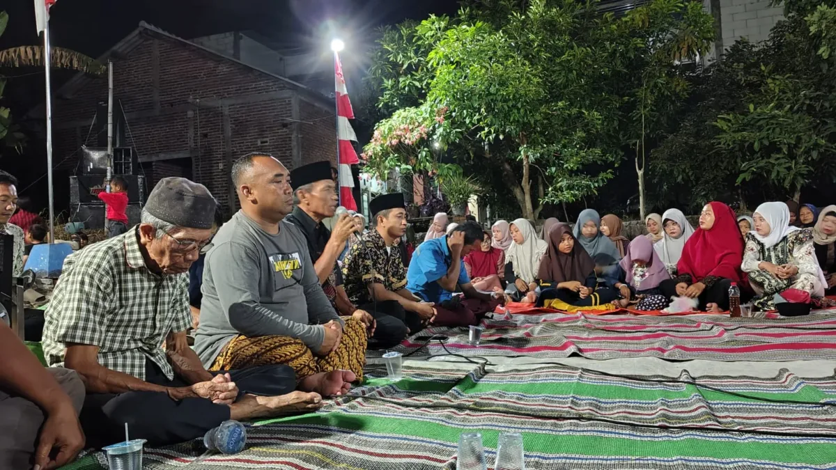 Malam Tirakatan Gang Cemara RT 05 RW 26 Kejapanan, Warga Doakan Pahlawan dan Tampilkan Drama Si Pitung Gang Cemara