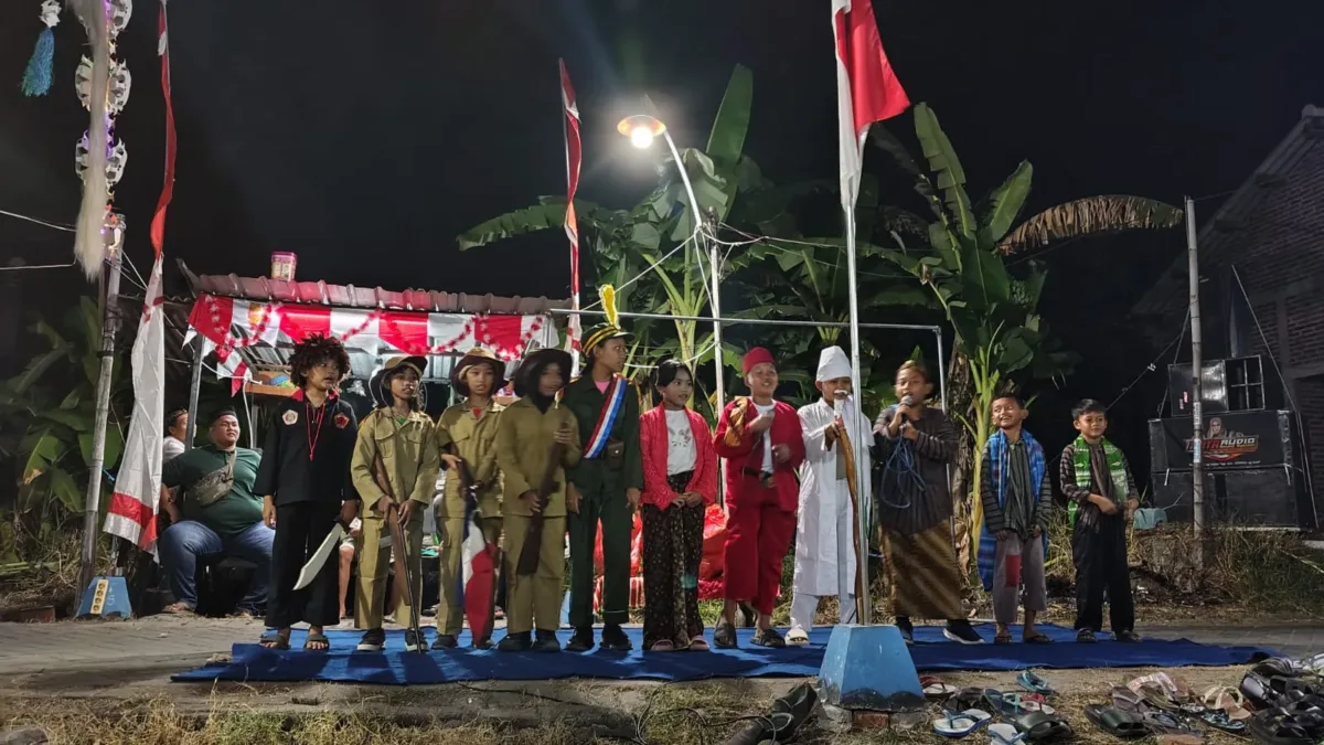 Malam Tirakatan Gang Cemara RT 05 RW 26 Kejapanan, Warga Doakan Pahlawan dan Tampilkan Drama Si Pitung Gang Cemara