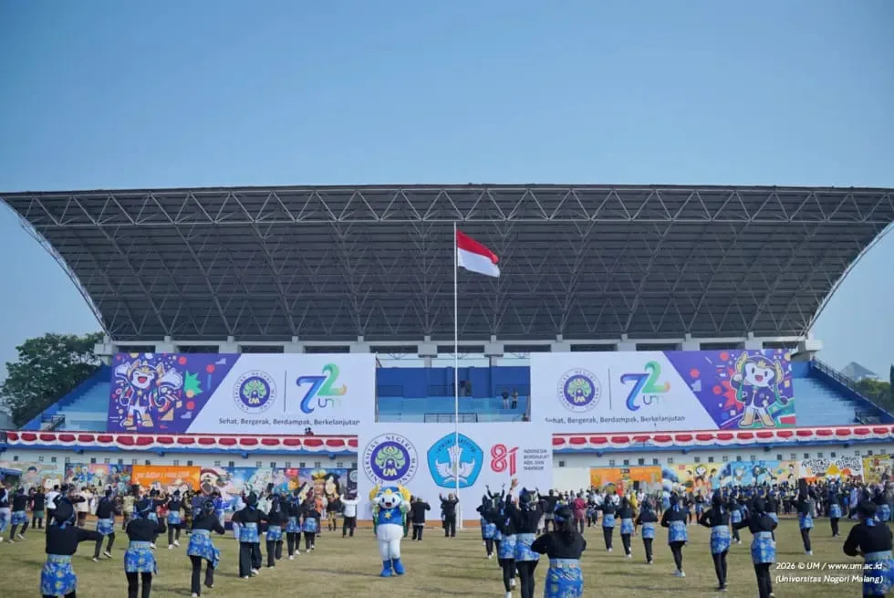Stadion Cakrawala Bergemuruh, UM Gelar Upacara Kemerdekaan RI ke-81 Sekaligus Luncurkan Logo Dies Natalis ke-72 Stadion Cakrawala Bergemuruh, UM Gelar Upacara Kemerdekaan RI ke-81 Sekaligus Luncurkan Logo Dies Natalis ke-72
