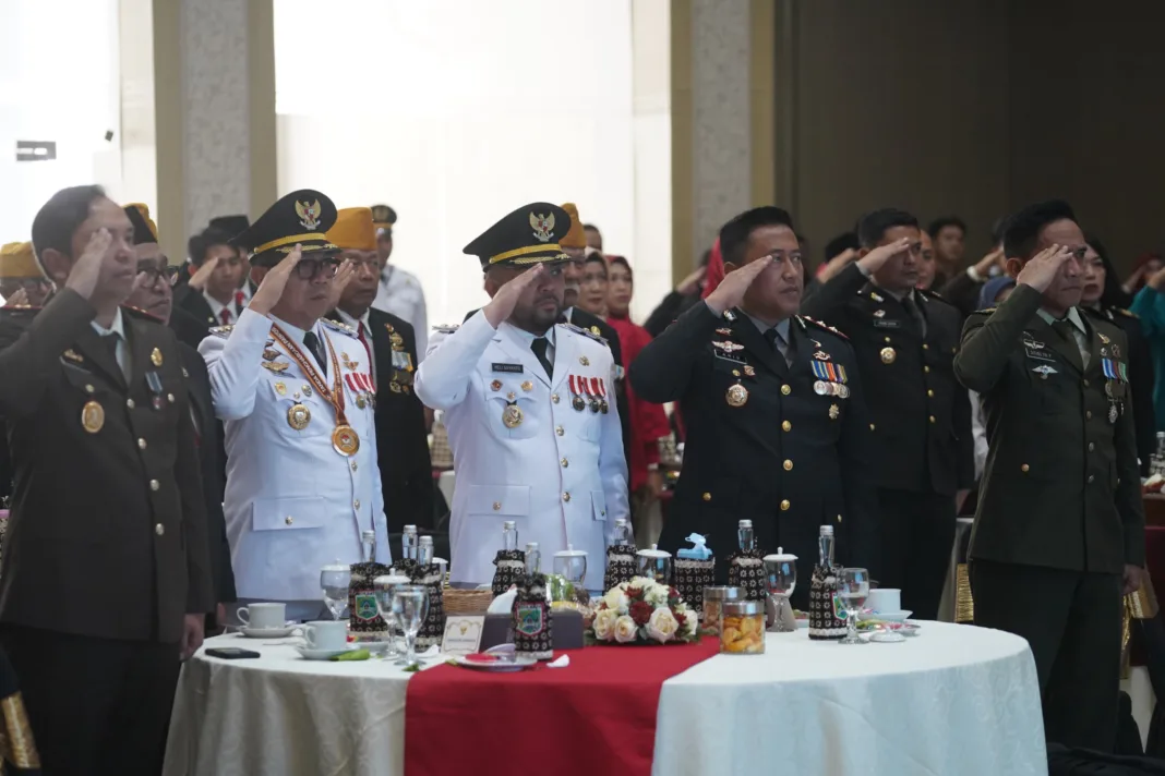 Wali Kota Nurochman Bersama Forkopimda Ikuti Upacara Detik-detik Proklamasi HUT Ke-81 RI Wali Kota Nurochman Bersama Forkopimda Ikuti Upacara Detik-detik Proklamasi HUT Ke-81 RI