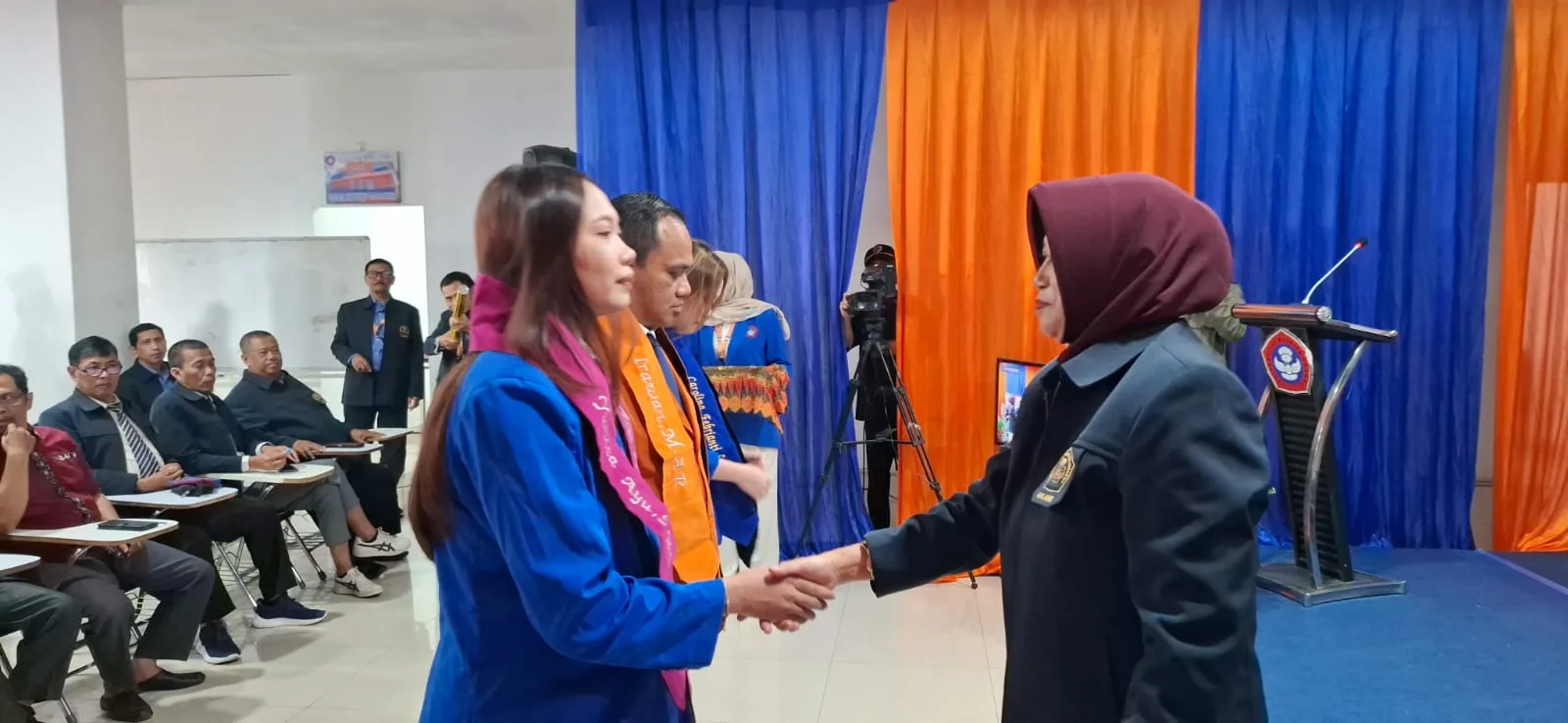 Pembina Yayasan Waskita Dharma Lepas Lulusan dengan Pesan Filosofis